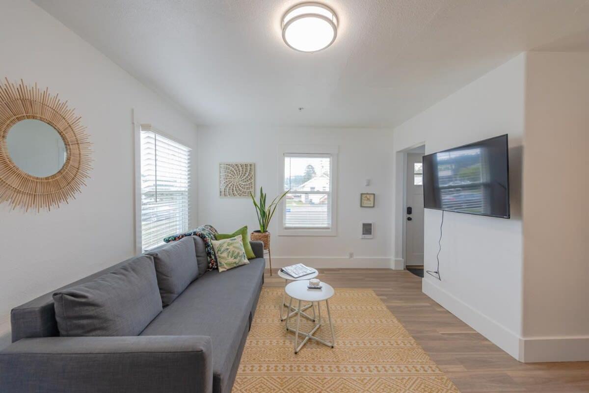 #Stayinmydistrict Coos Bay Cypress Cottage Экстерьер фото